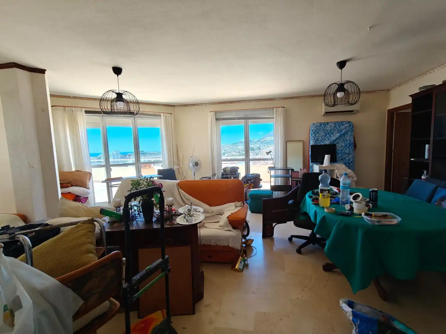 Sala de estar de Ático de alquiler en Benalmádena con Aire acondicionado, Jardín privado y Amueblado
