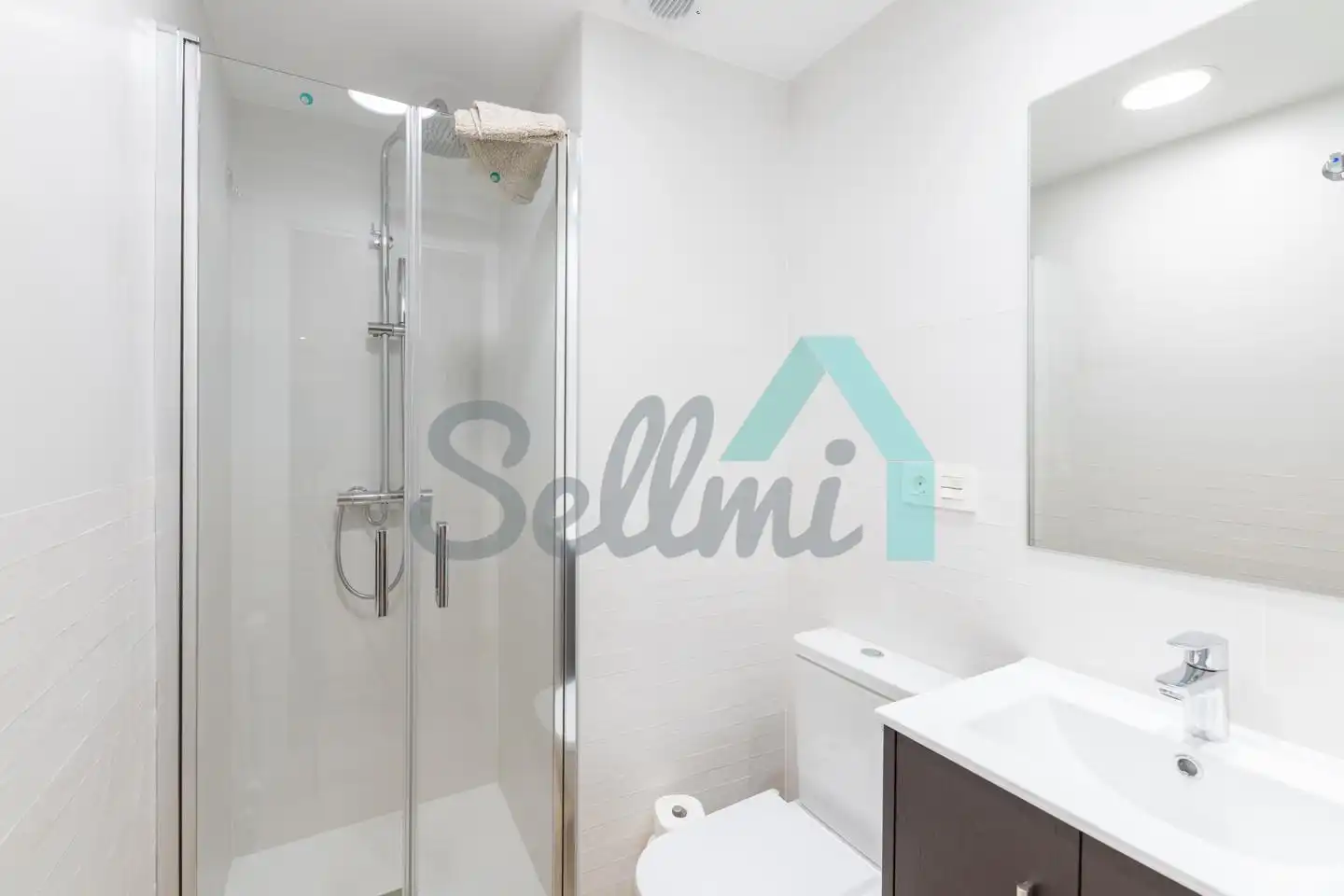 Baño de Piso en venta en Oviedo  con Calefacción