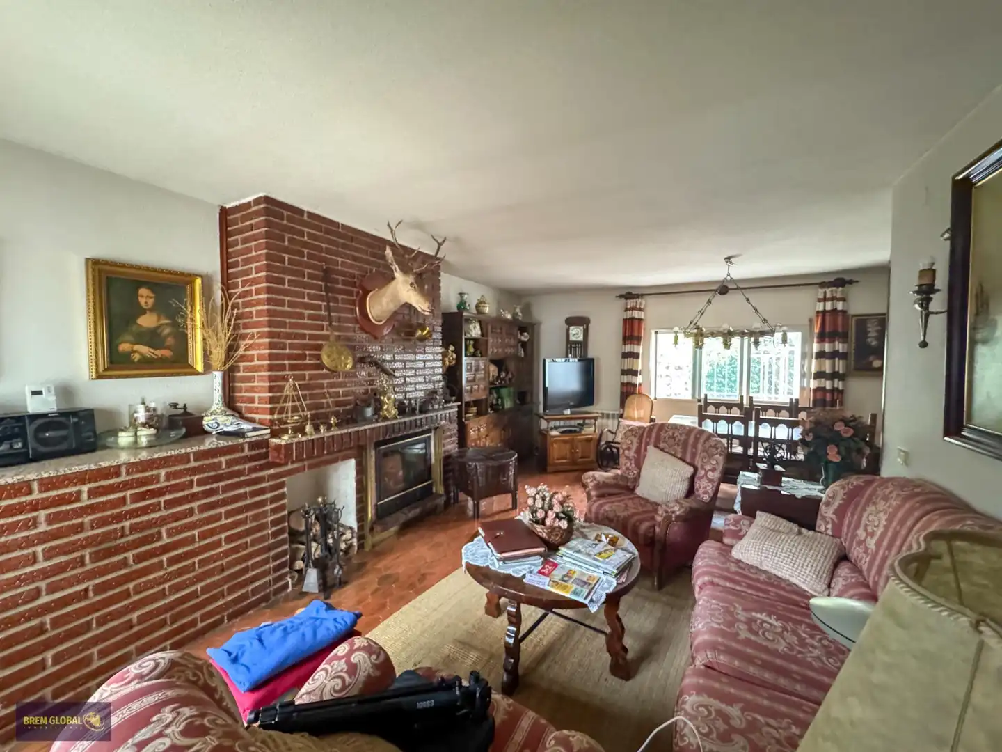Sala d'estar de Casa o xalet en venda en Cabanillas de la Sierra amb Jardí privat, Traster i Piscina