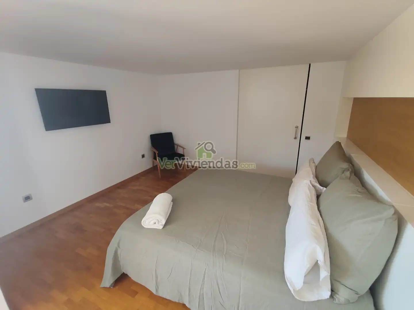 Dormitori de Casa o xalet en venda en Castellar del Vallès amb Calefacció, Jardí privat i Parquet