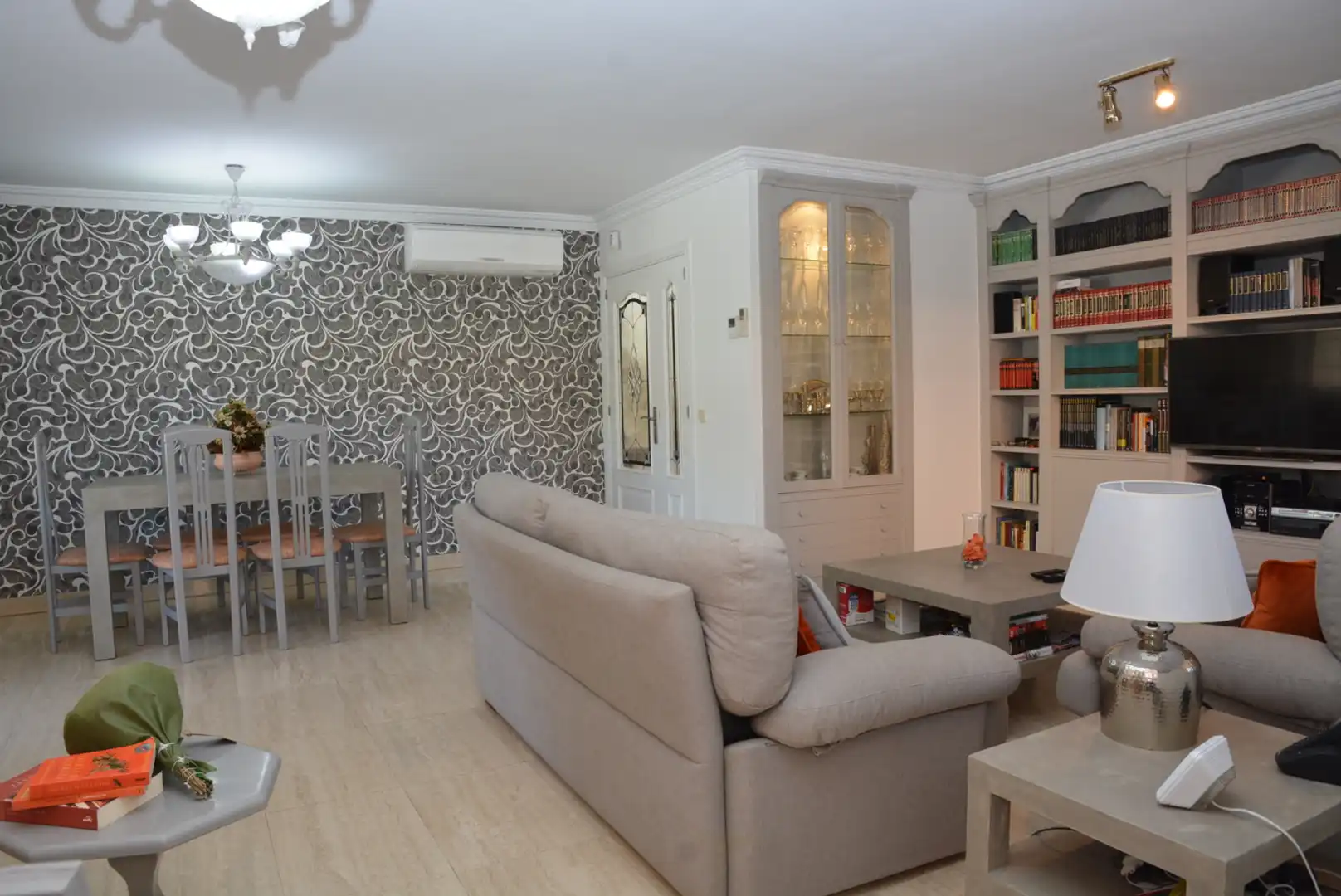 Sala d'estar de Casa o xalet en venda en Mejorada del Campo amb Aire condicionat, Calefacció i Jardí privat