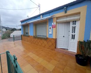 Vista exterior de Casa o xalet de lloguer en Cartagena amb Jardí privat i Terrassa