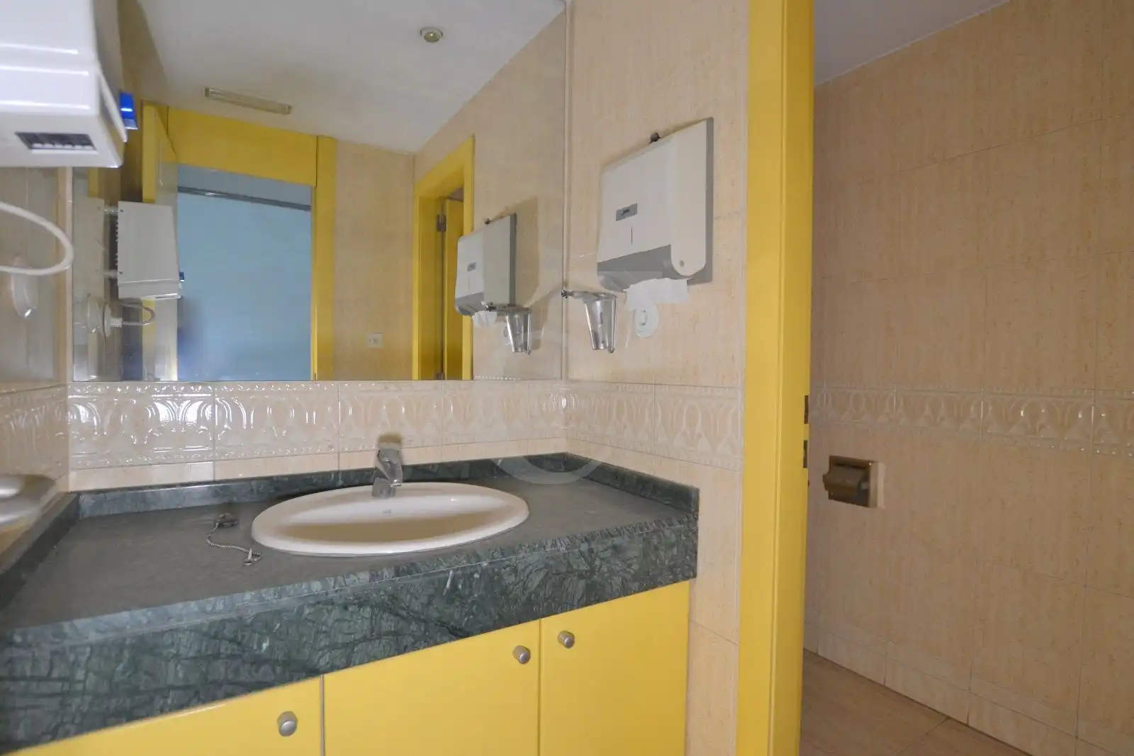 Bany de Oficina en venda en Valencia amb Aire condicionat i Terrassa