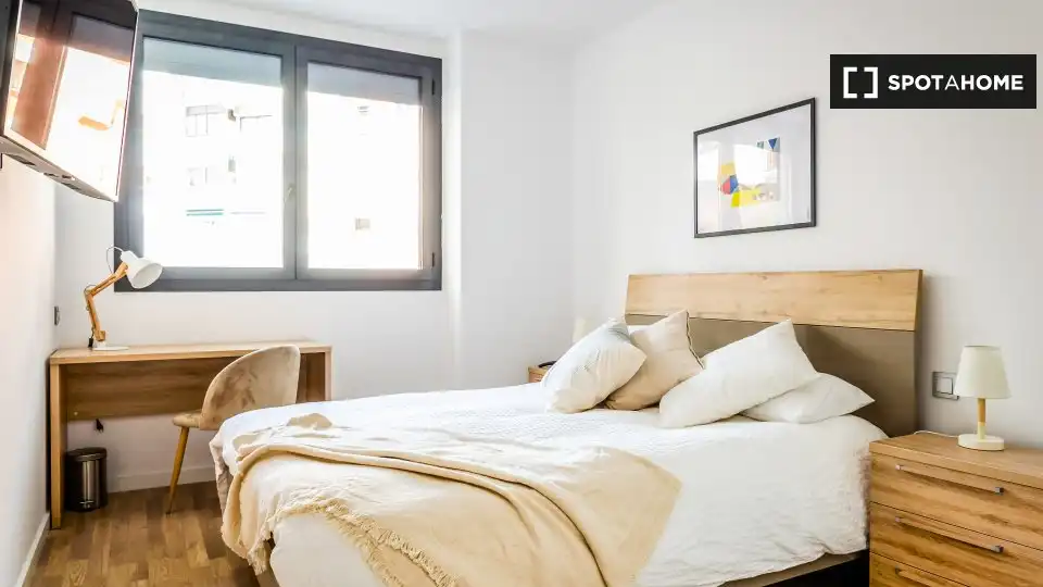 Bedroom of Flat for share in Barcelona  with Air Conditioner, Heating and Furnished