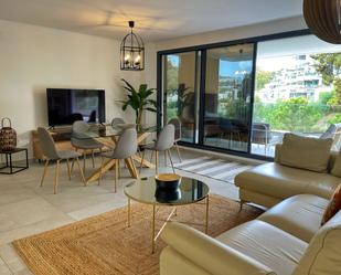 Sala d'estar de Apartament de lloguer en Benahavís amb Aire condicionat i Terrassa