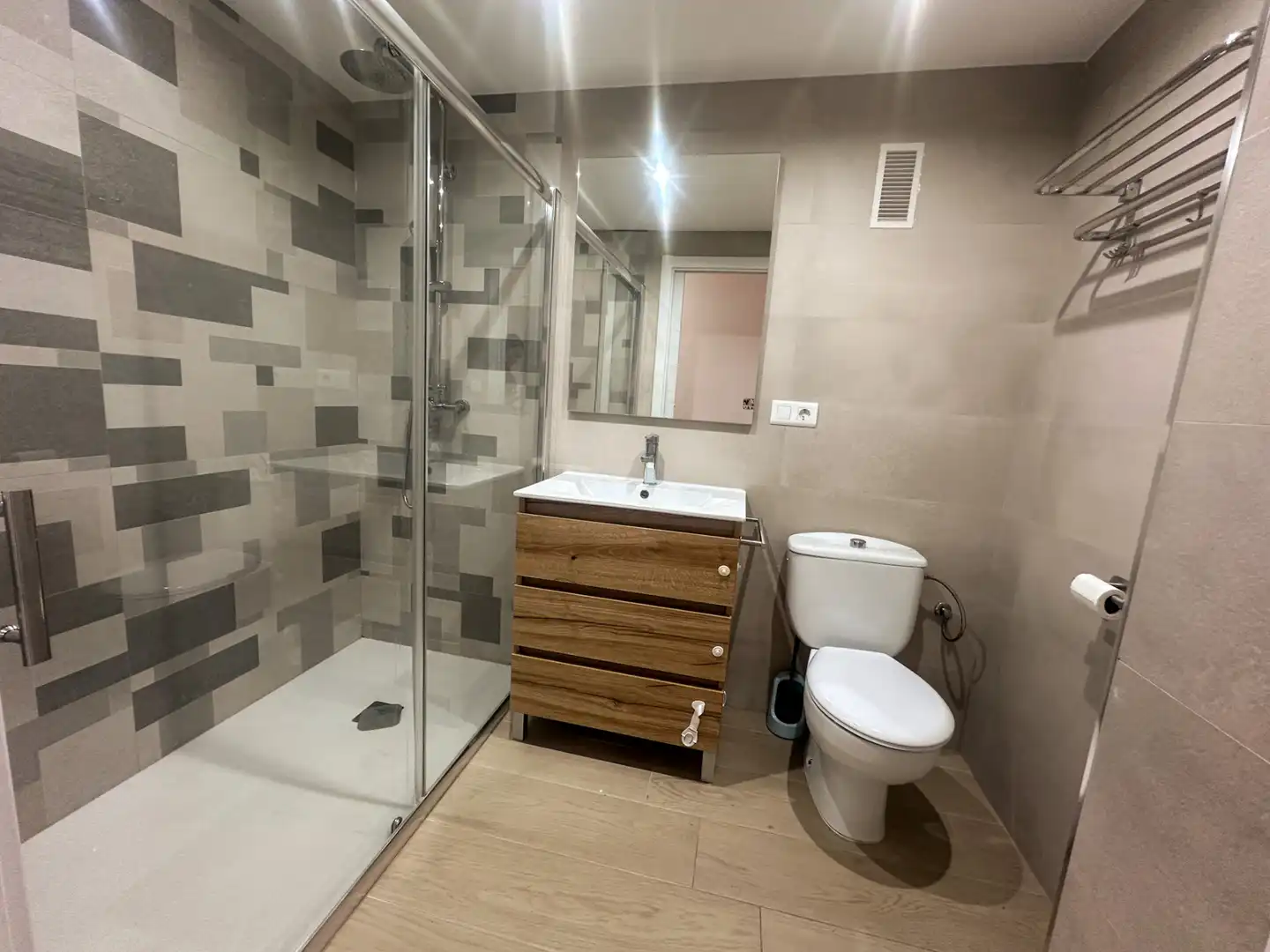 Badezimmer von Wohnung zum Verkauf in Castellón de la Plana / Castelló de la Plana mit Klimaanlage, Abstellraum und Balkon