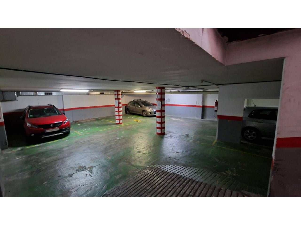 Aparcament de Local en venda en L'Hospitalet de Llobregat