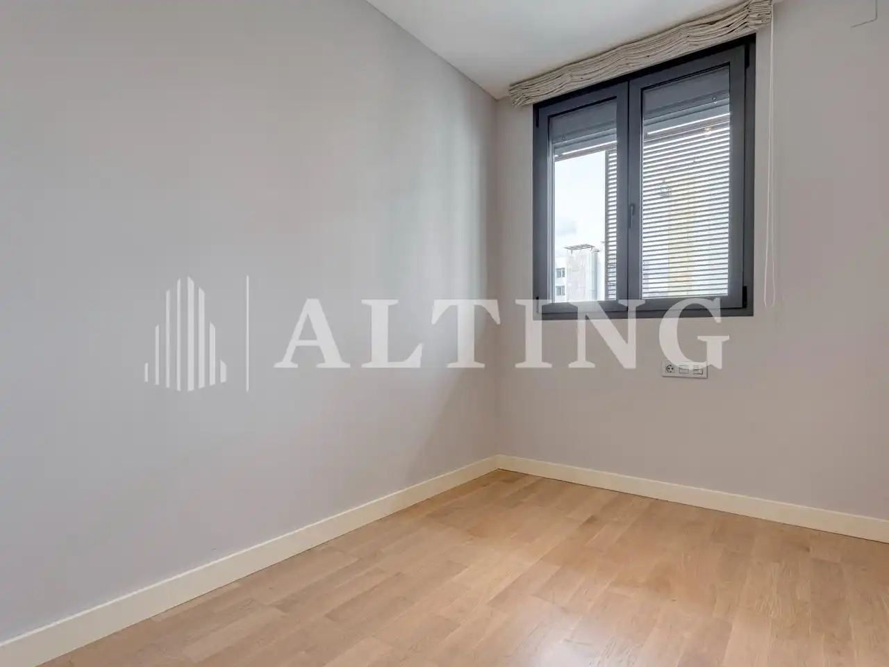 Schlafzimmer von Wohnung zum Verkauf in Barcelona mit Parkett, Terrasse und Abstellraum