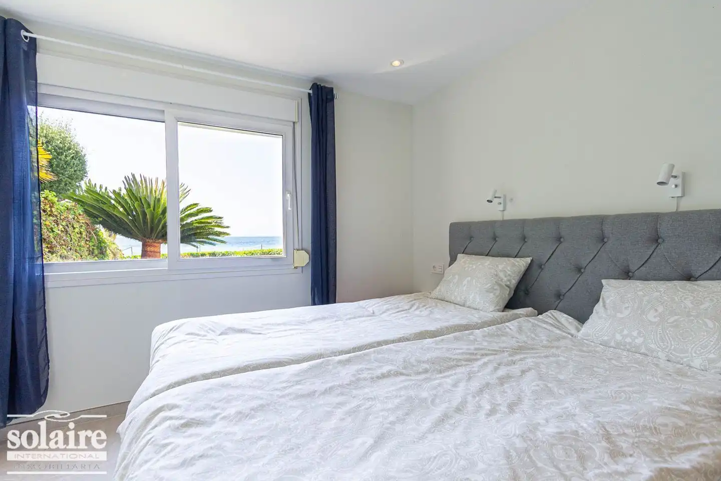 Dormitori de Apartament de lloguer en Altea amb Aire condicionat, Jardí privat i Terrassa