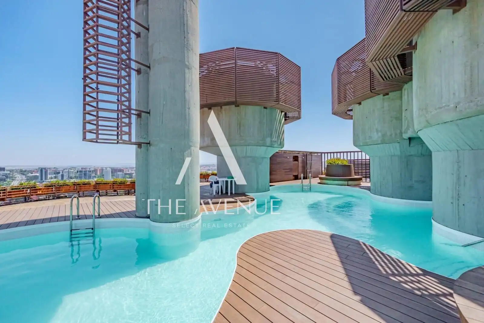 Piscina de Piso en venta en Madrid con Aire acondicionado, Calefacción y Jardín privado
