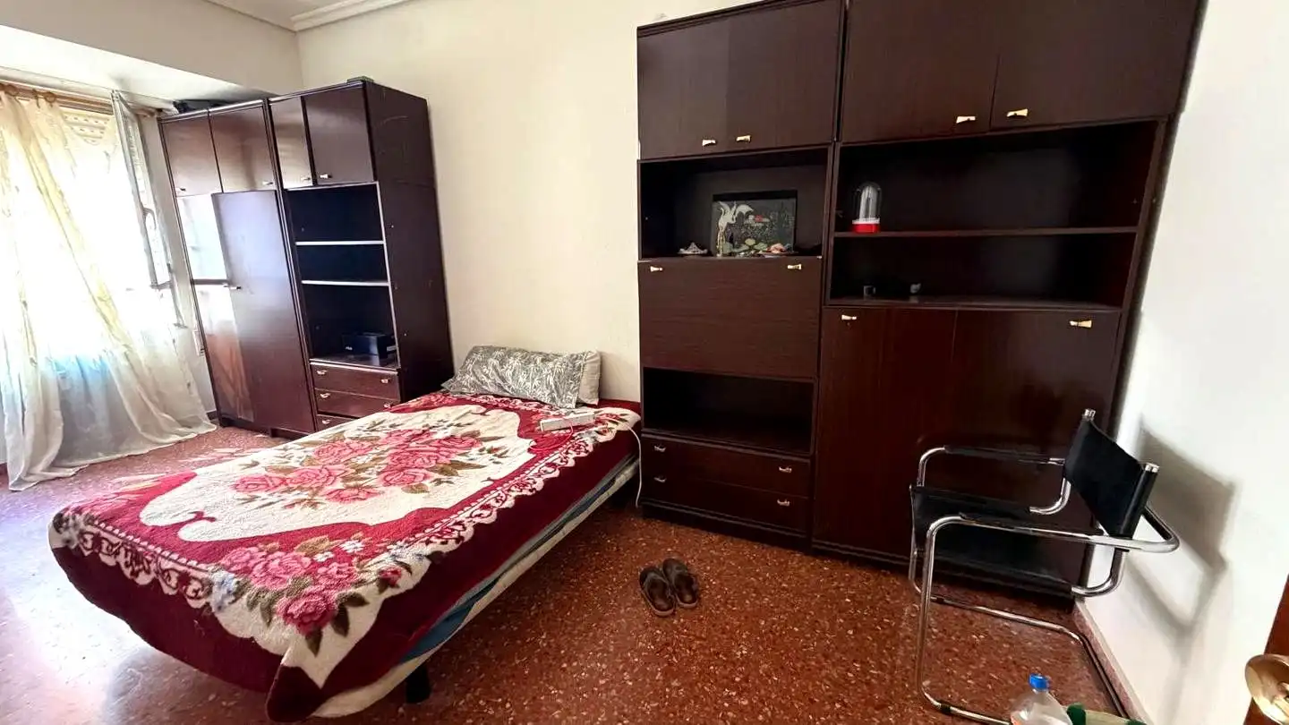 Habitación de Piso en venta en  Logroño con Calefacción, Terraza y Amueblado