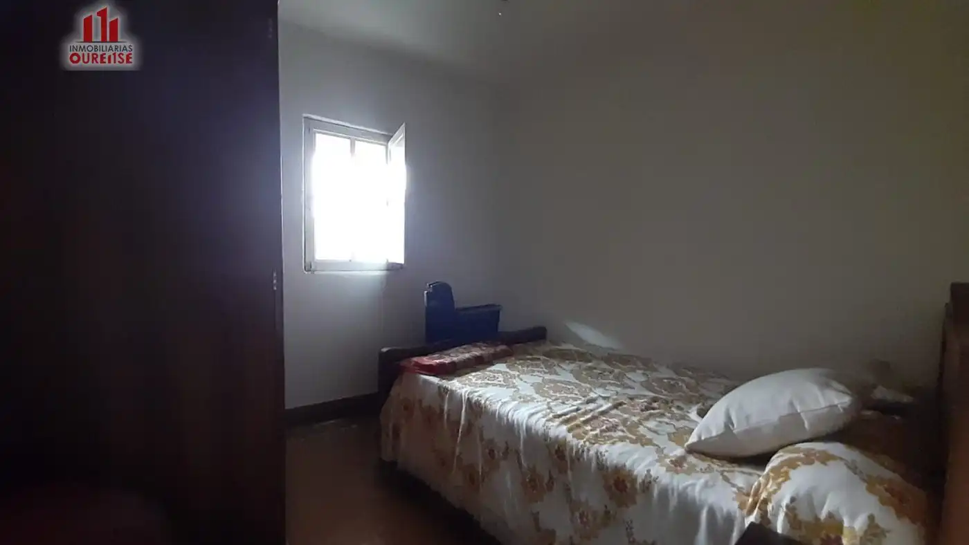 Schlafzimmer von Haus oder Chalet zum Verkauf in Ourense Capital  mit Balkon