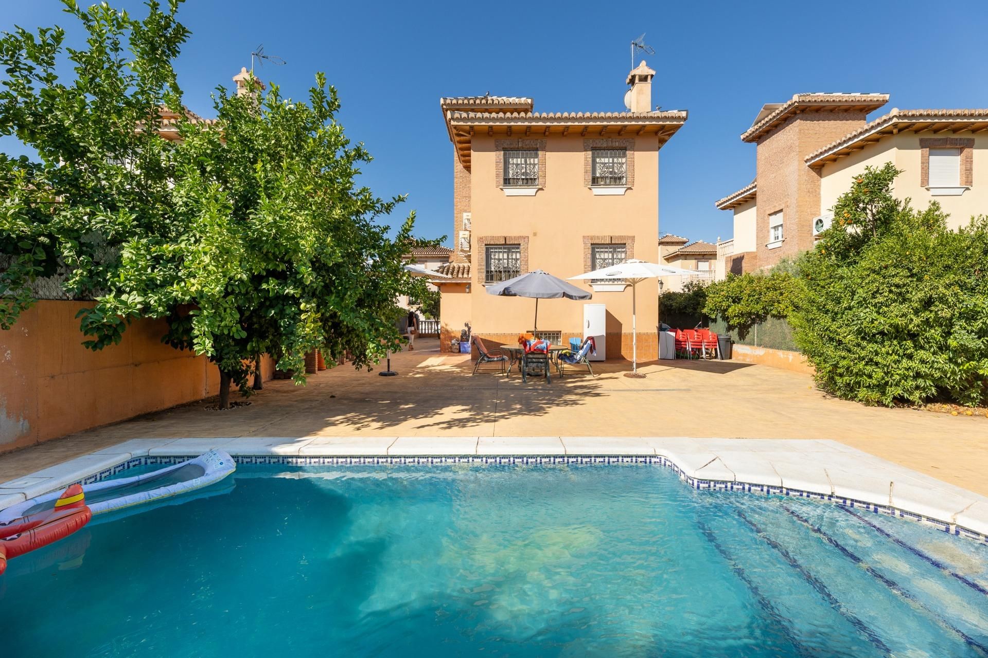Piscina de Casa o xalet en venda en Huétor Vega amb Aire condicionat, Calefacció i Piscina
