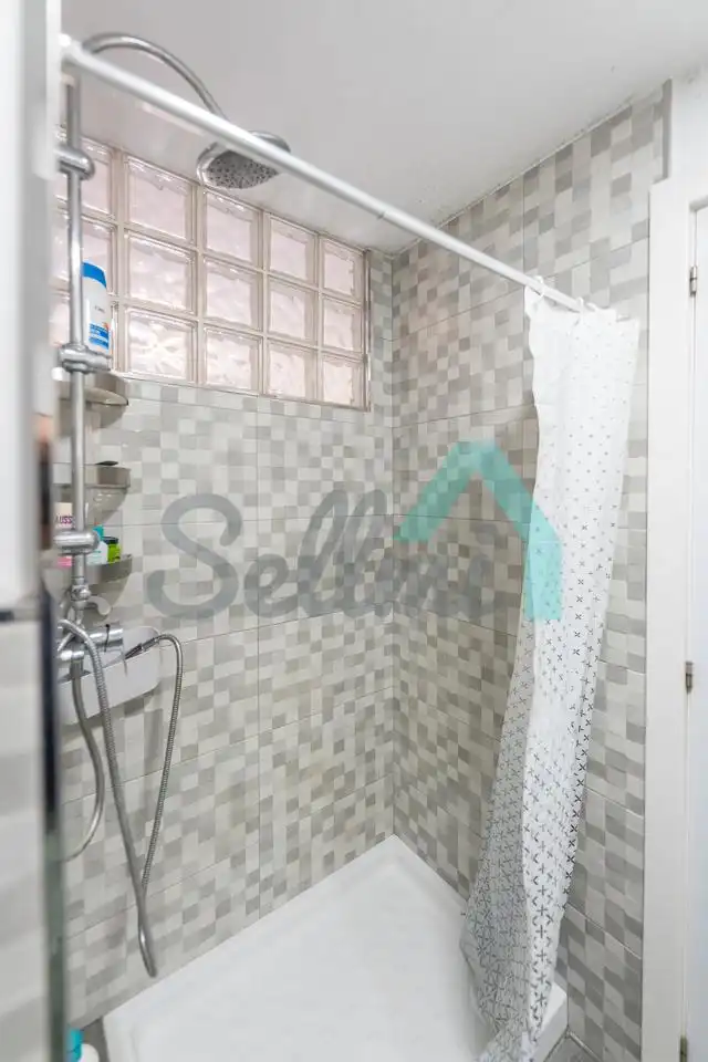 Baño de Piso para compartir en Oviedo  con Calefacción y Amueblado