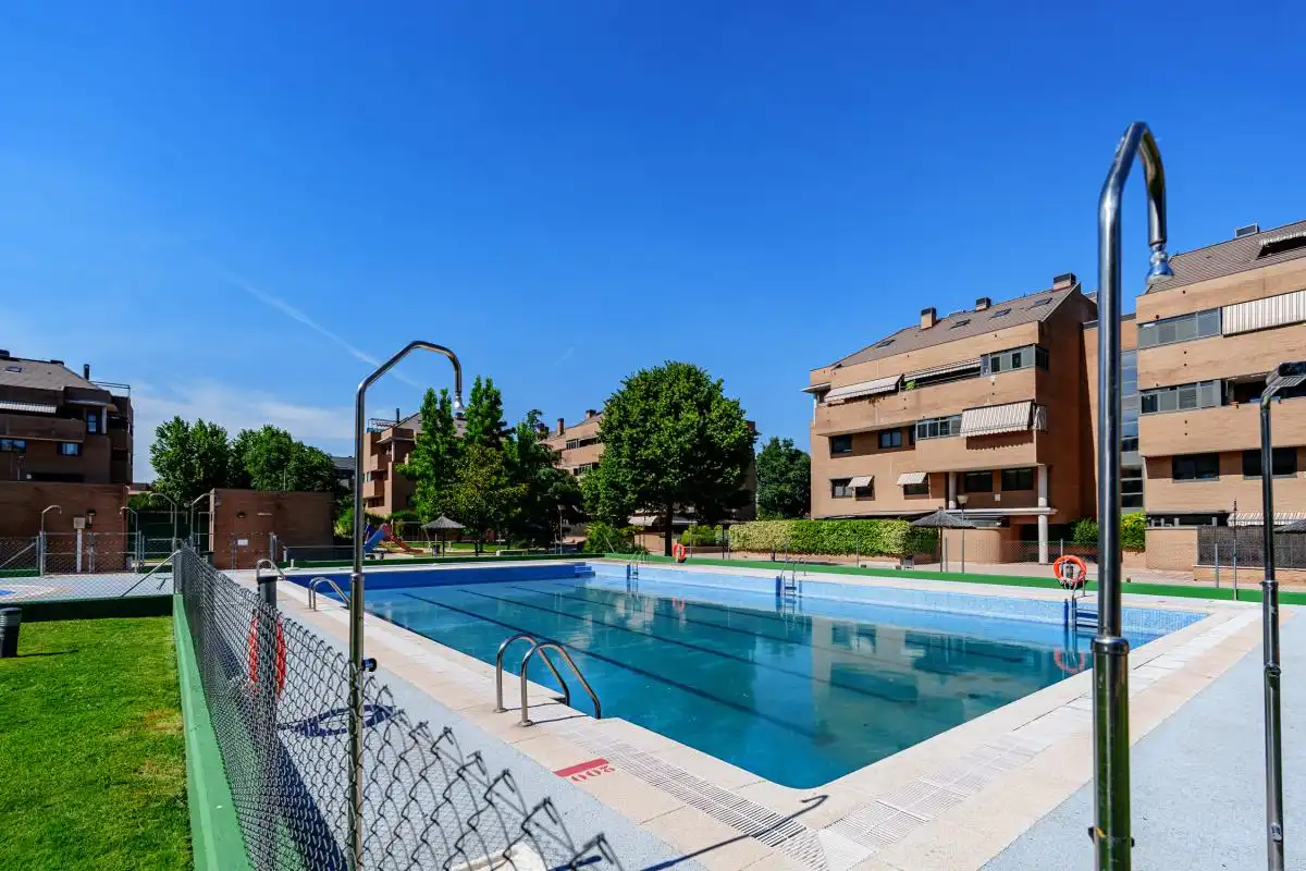 Piscina de Ático en venta en Pozuelo de Alarcón con Aire acondicionado, Calefacción y Jardín privado