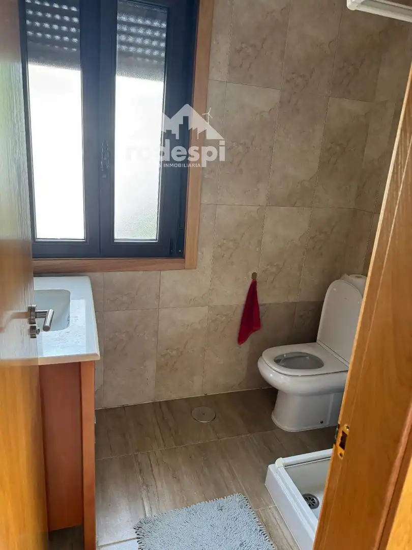Bany de Casa o xalet en venda en Covelo amb Calefacció, Traster i Moblat