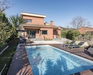 Vista exterior de Casa o xalet de lloguer en Vacarisses amb Aire condicionat, Calefacció i Jardí privat