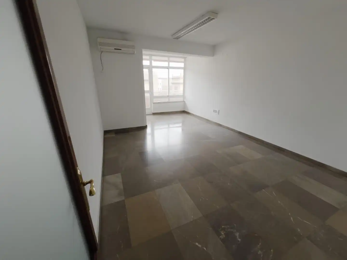 Wohnung zum Verkauf in Córdoba mit Klimaanlage und Terrasse