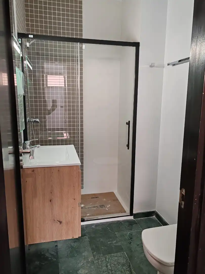 Baño de Apartamento de alquiler en Coria del Río con Aire acondicionado, Horno y Lavadora