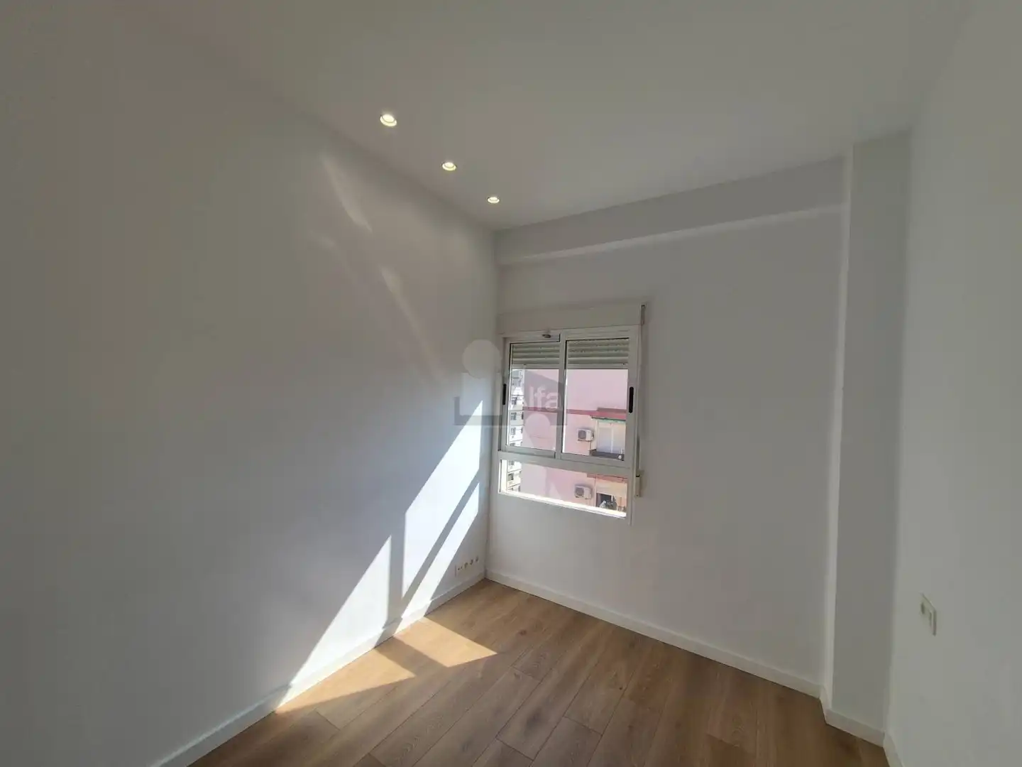 Bedroom of Attic for rent in Valencia  with Air Conditioner, Parquet flooring and Terrace