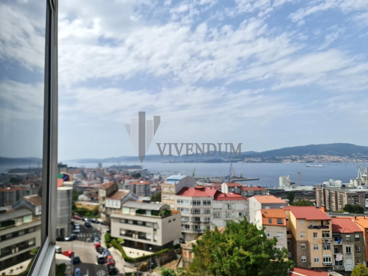 Vista exterior de Piso de alquiler en Vigo  con Parquet