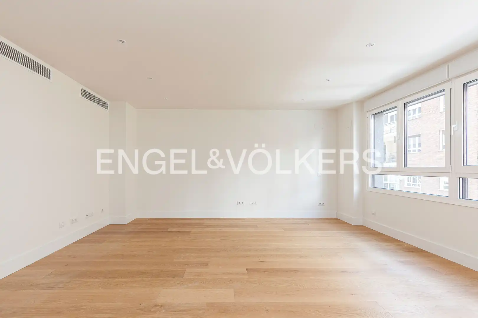 Sala de estar de Piso de alquiler en Madrid con Aire acondicionado, Calefacción y Jardín privado