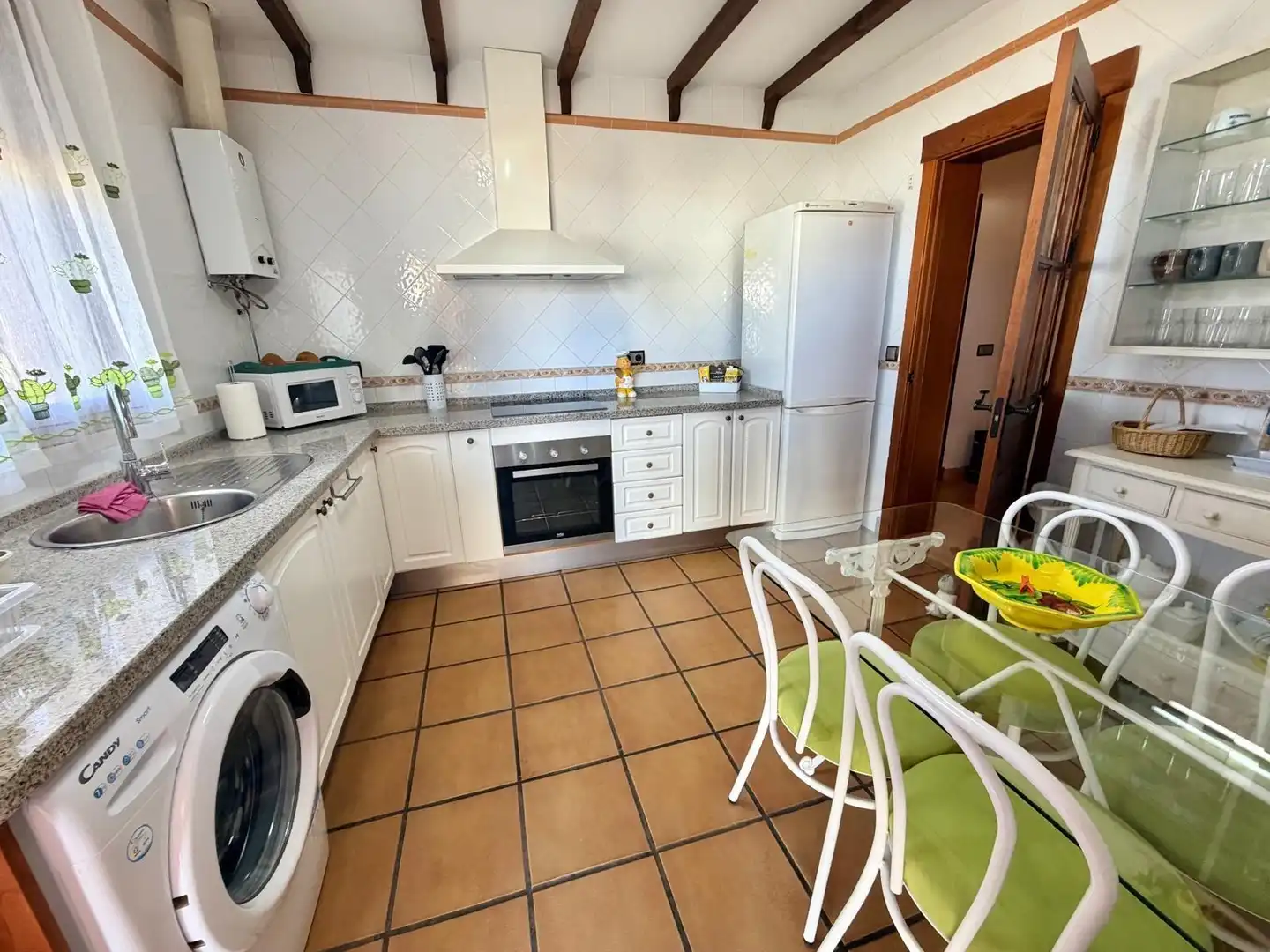 Cocina de Casa o chalet en venta en Chiclana de la Frontera con Jardín privado, Terraza y Piscina