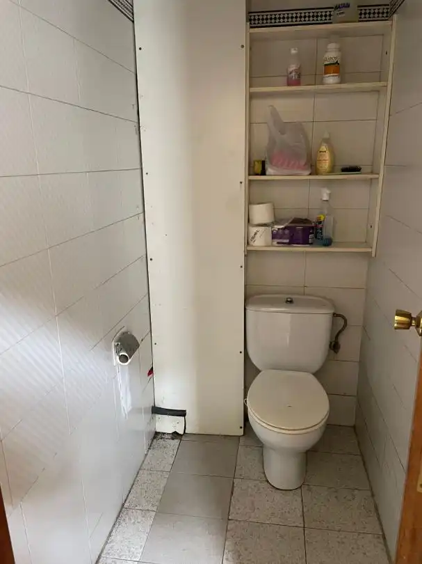 Badezimmer von Fabrikhallen zur Miete in Usurbil