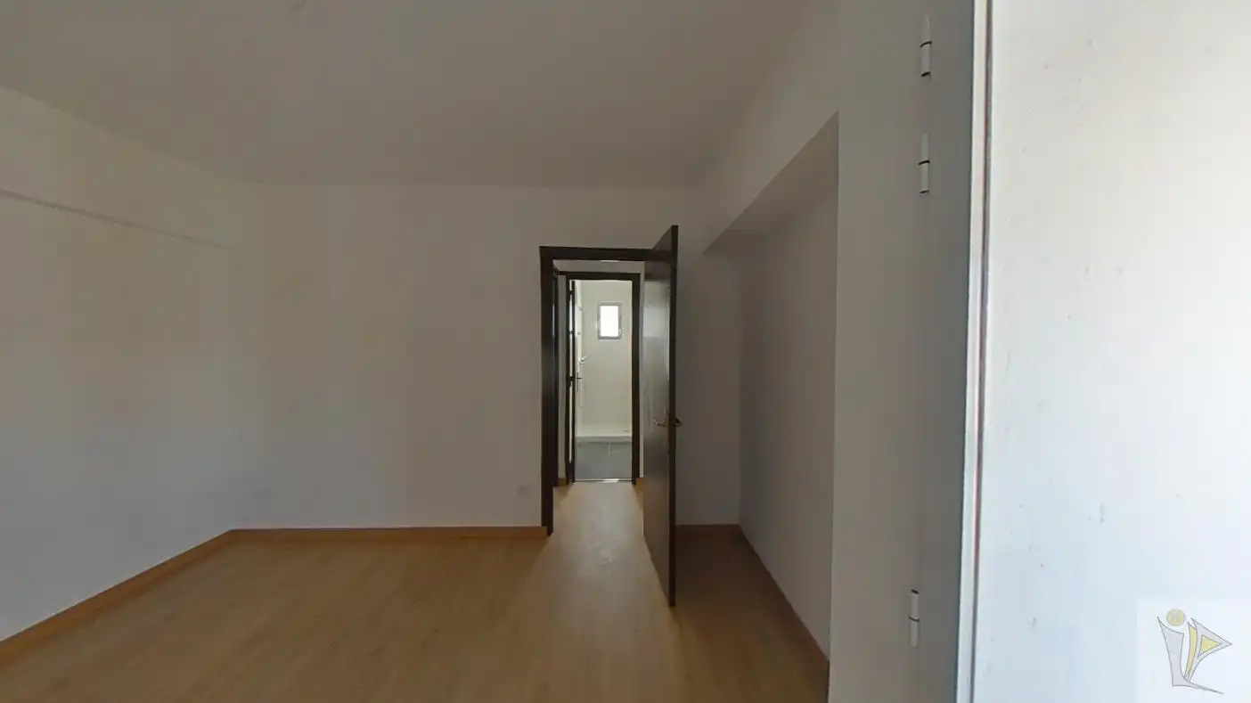 Piso en venta en CL LA BAÑEZA , Sudeste Industrial