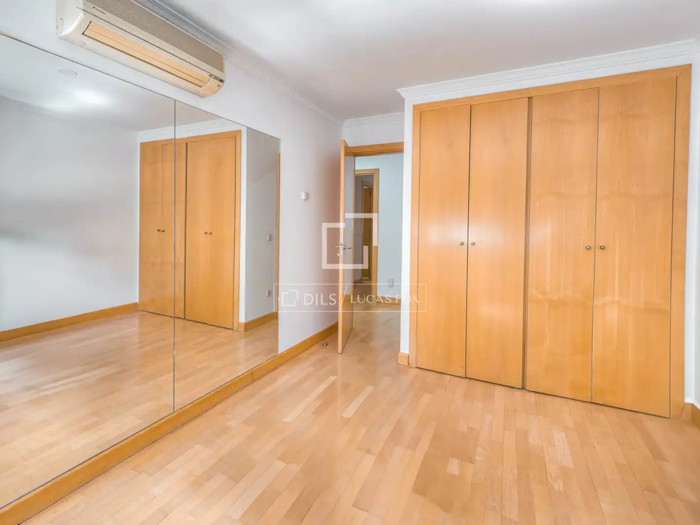 Dormitori de Casa o xalet en venda en Madrid amb Aire condicionat, Calefacció i Jardí privat