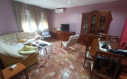 Sala d'estar de Casa o xalet en venda en Huétor Tájar amb Aire condicionat, Terrassa i Moblat