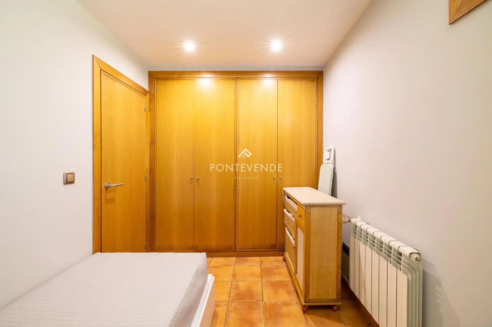 Dormitori de Casa o xalet en venda en Vigo  amb Calefacció, Jardí privat i Terrassa