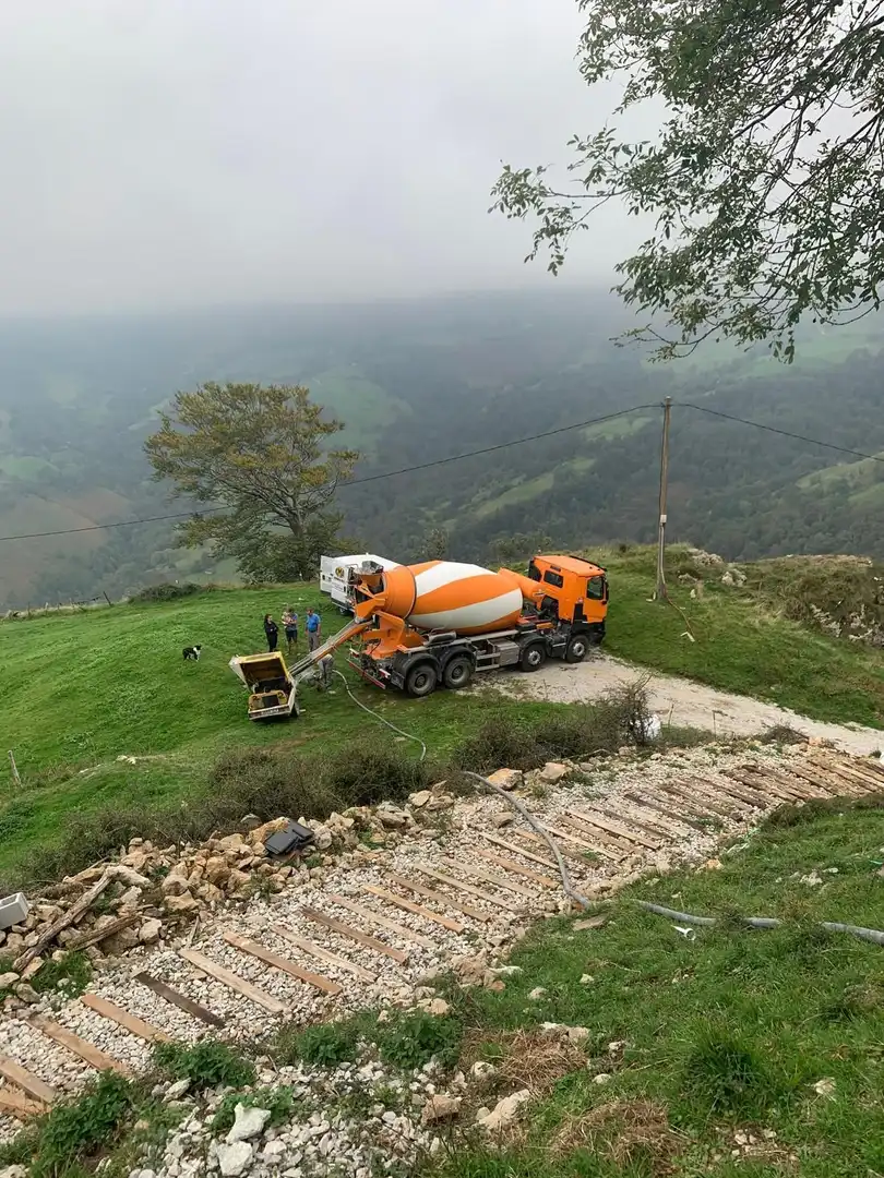Parking de Casa o chalet en venta en San Roque de Riomiera con Calefacción y Terraza