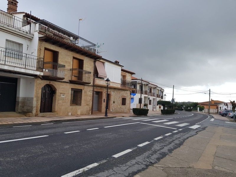 Vista exterior de Casa o xalet en venda en Tejeda de Tiétar amb Aire condicionat, Calefacció i Jardí privat