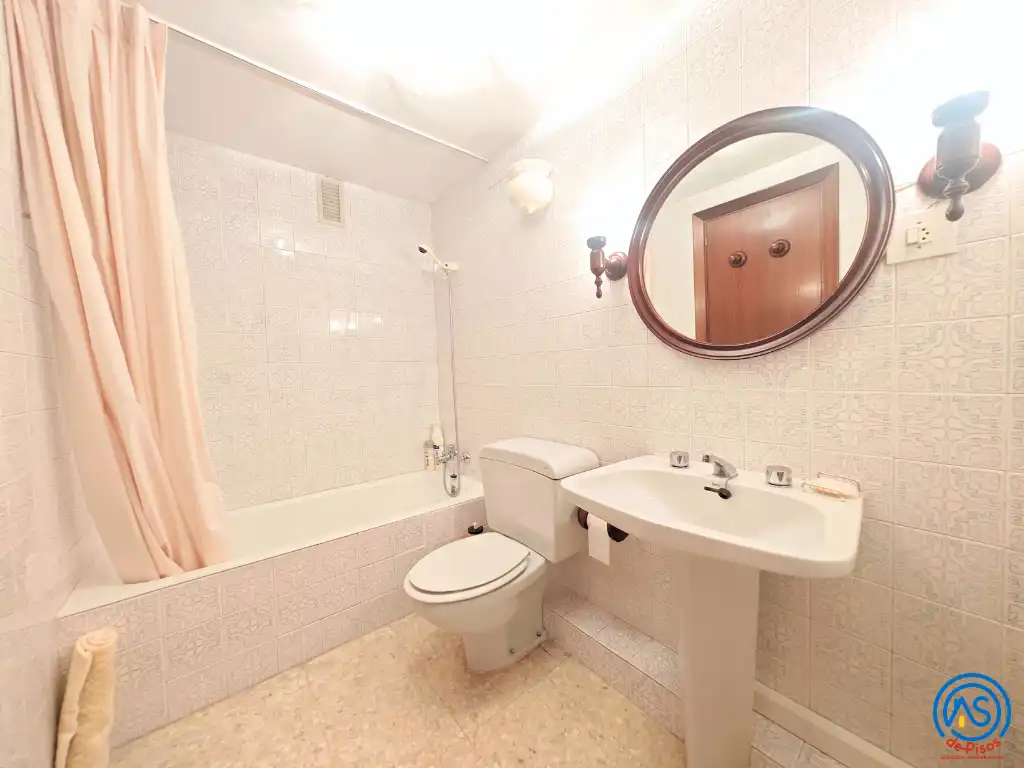 Baño de Piso en venta en Zaragoza con Calefacción, Parquet y Horno