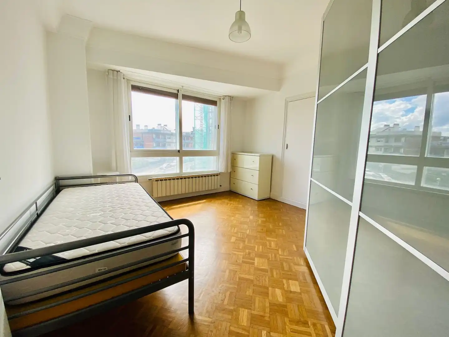 Schlafzimmer von Wohnung zur Miete in Egia 
