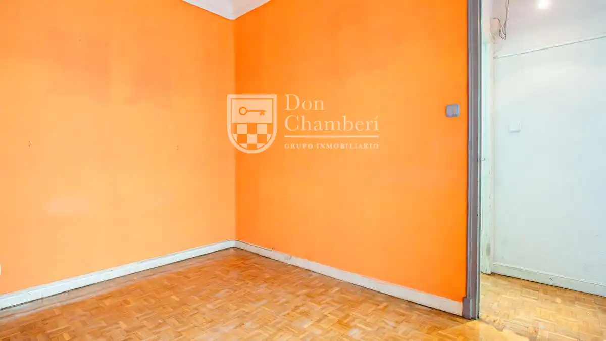 Bedroom of Flat for sale in Madrid  with Heating, Storage room and Balcony