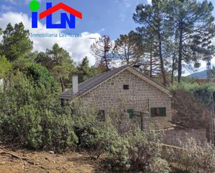 Vista exterior de Casa o xalet en venda en Santa María de la Alameda amb Terrassa