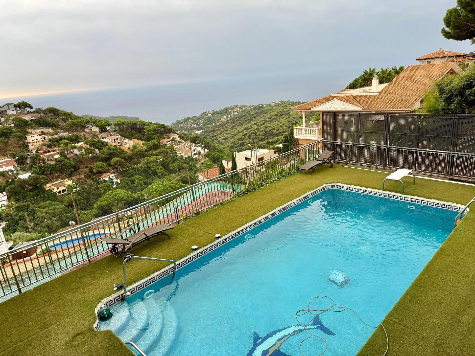 Swimming pool of House or chalet for sale in Lloret de Mar  with Air Conditioner, Heating and Terrace