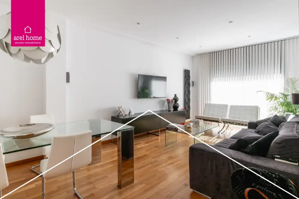 Sala de estar de Piso en venta en Sant Just Desvern con Calefacción, Parquet y Balcón
