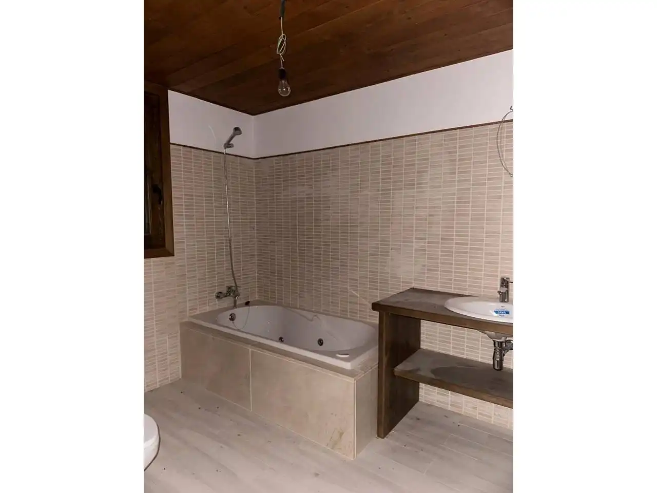 Baño de Piso en venta en El Pont de Suert con Calefacción, Parquet y Balcón