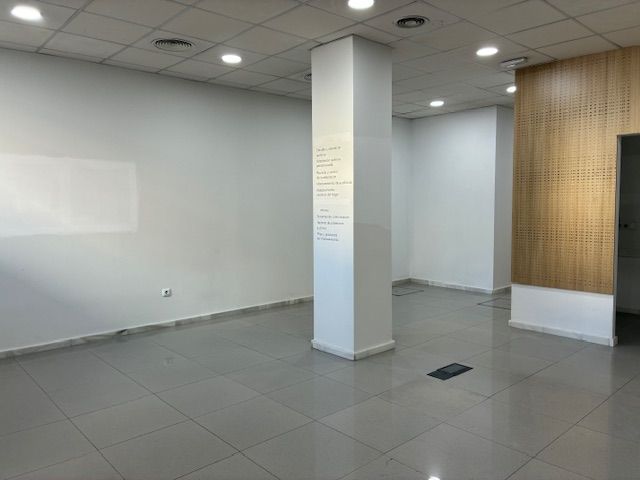 Premises for rent in Málaga Capital  with Air Conditioner