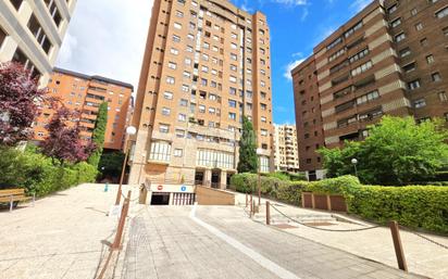Vista exterior de Pis en venda en  Madrid Capital amb Piscina comunitària