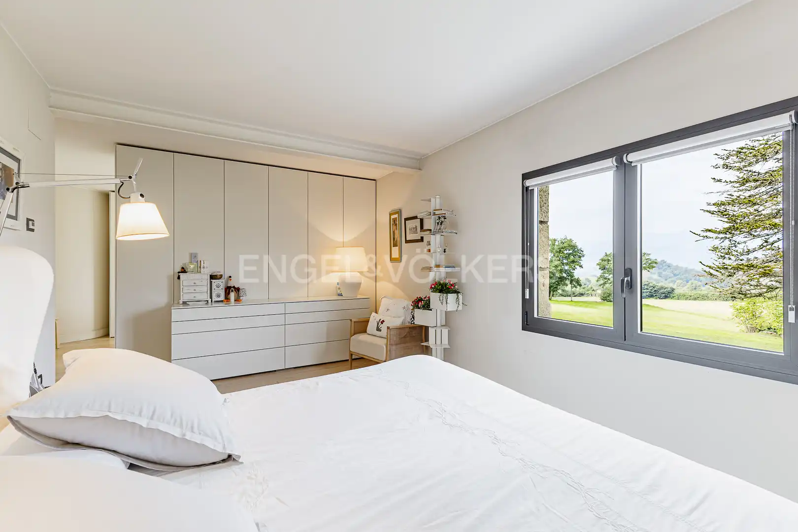 Schlafzimmer von Country house zum Verkauf in Torelló mit Klimaanlage, Heizung und Privatgarten