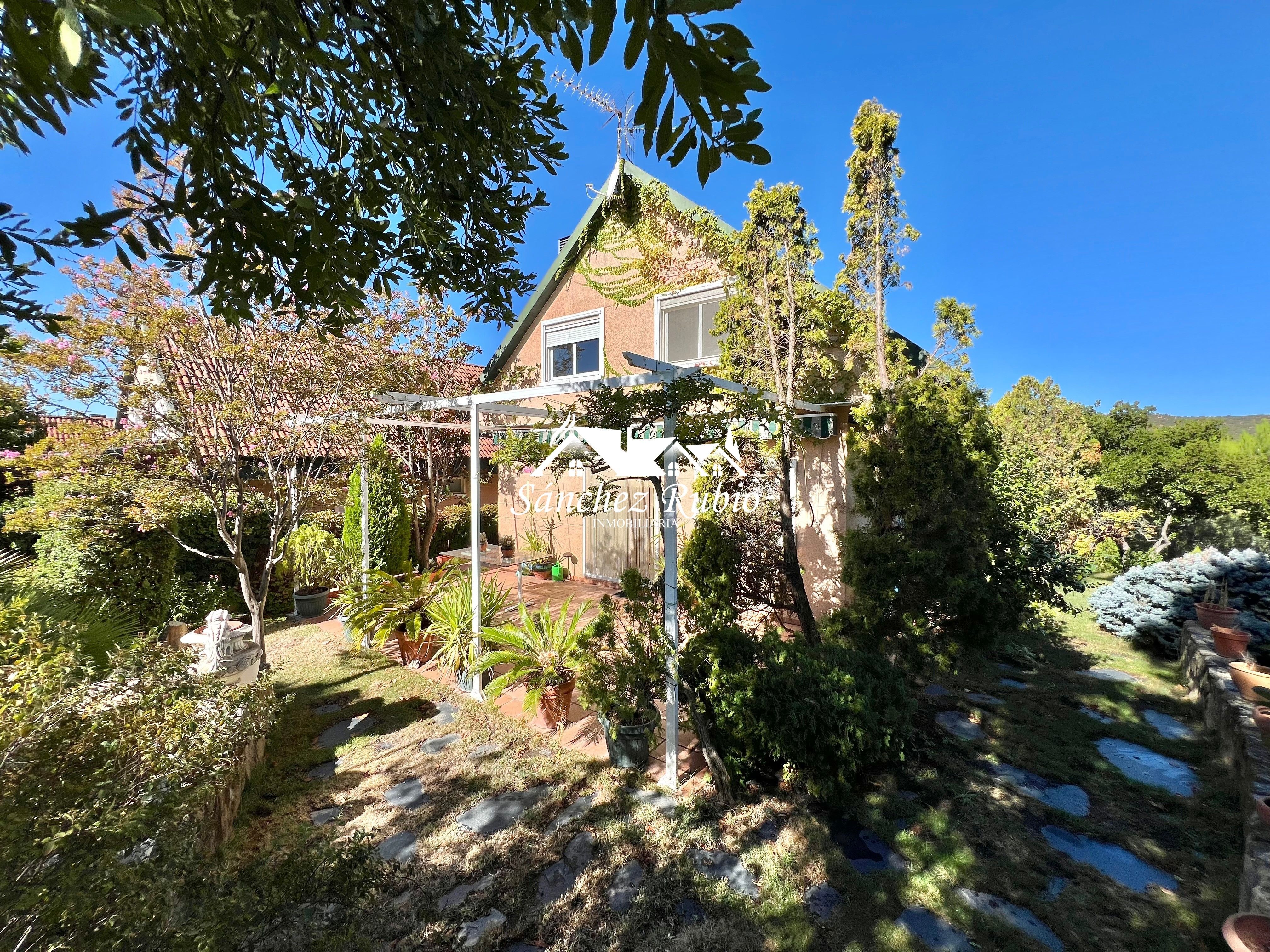 Jardí de Casa o xalet en venda en Torrelodones amb Aire condicionat, Calefacció i Jardí privat
