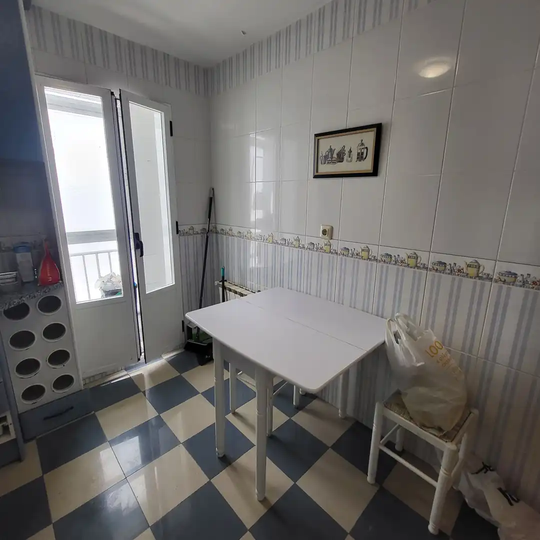 Cocina de Piso para compartir en Ávila con Calefacción, Terraza y Amueblado