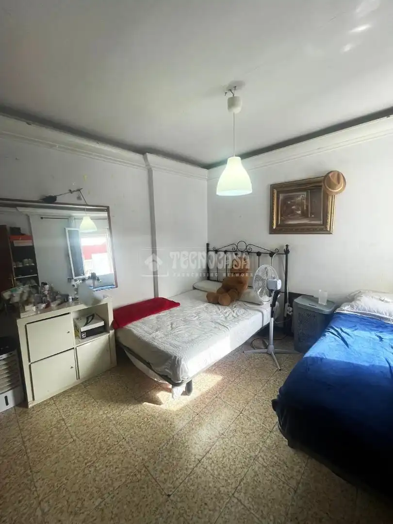 Bedroom of Flat for sale in Sevilla  with Air Conditioner and Balcony