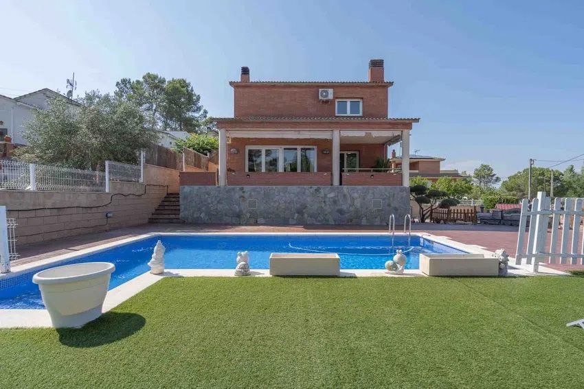 Swimming pool of House or chalet for sale in Vacarisses  with Private garden, Terrace and Storage room