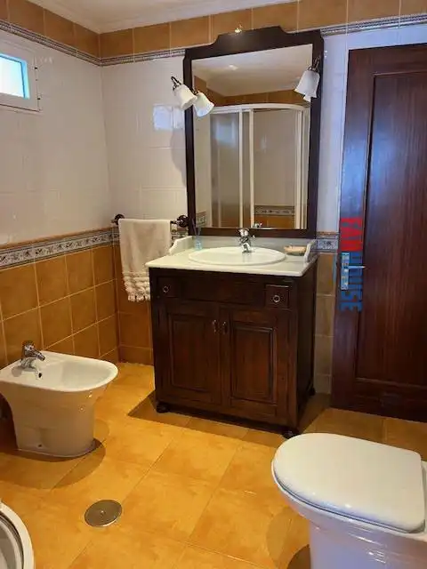 Bathroom of Flat for rent in Gijón   with Heating and Storage room