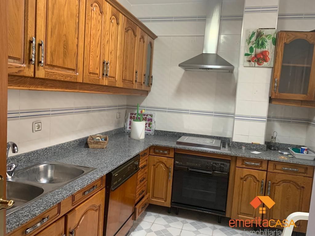 Cuina de Casa o xalet en venda en Mérida amb Aire condicionat i Traster